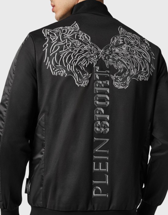 костюм спортивный  из италии вид сбоку