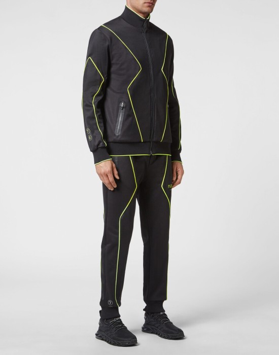 Товар черного цвета с внутренней стороны