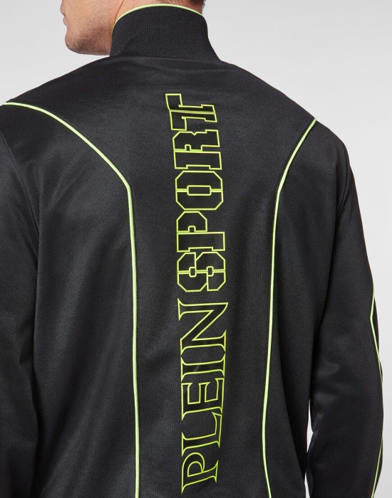 костюм спортивный  из проверенных материалов спереди