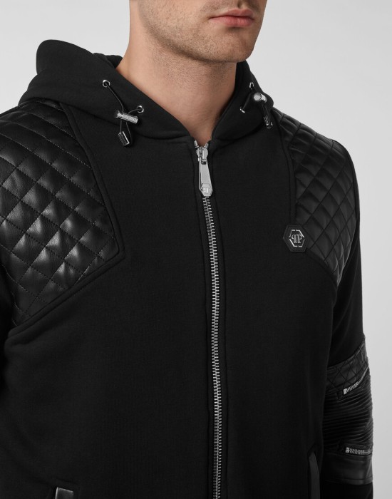 костюм спортивный  из проверенных материалов спереди