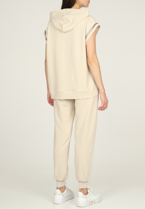 Товар бежевого цвета с внутренней стороны