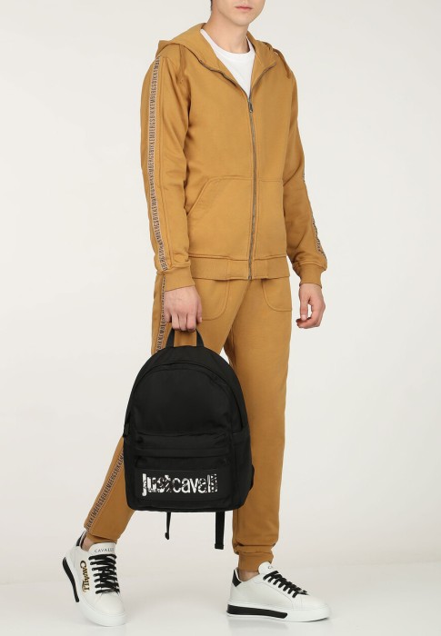 Товар коричневого цвета с внутренней стороны