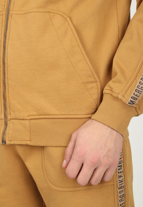 костюм  на сезон этого года фотография