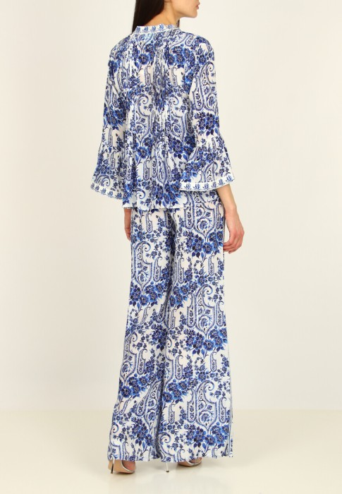 Товар синего цвета с внутренней стороны