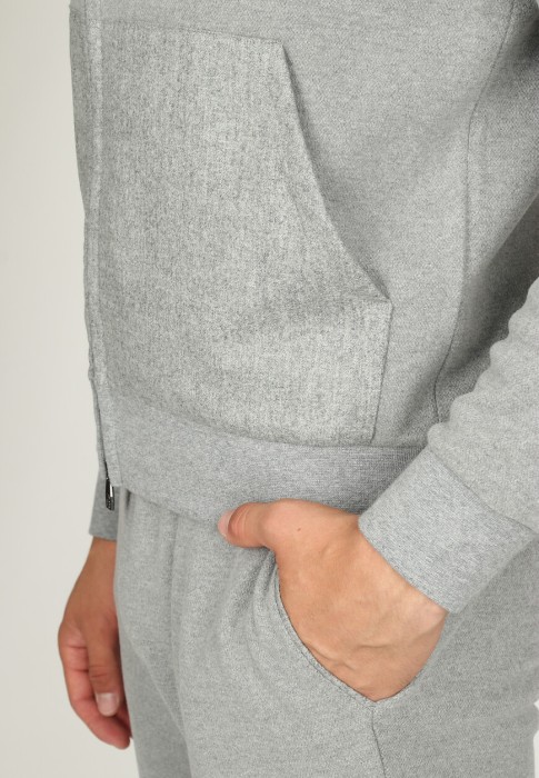 Товар серого цвета с внутренней стороны