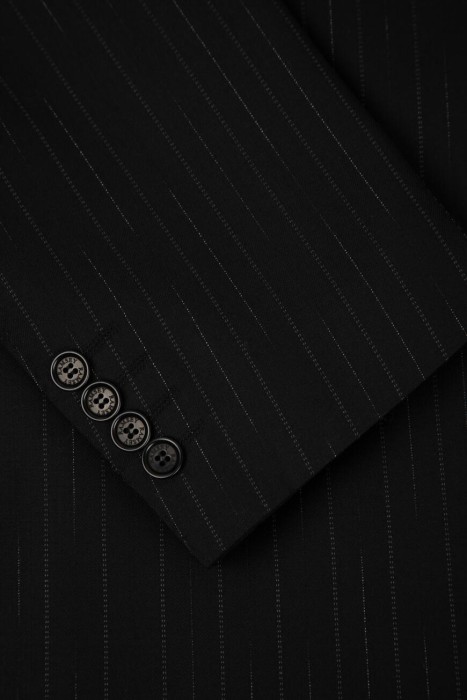 Товар черного цвета с внутренней стороны