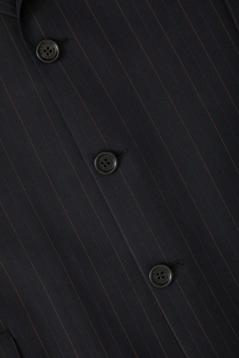 Товар черного цвета с внутренней стороны