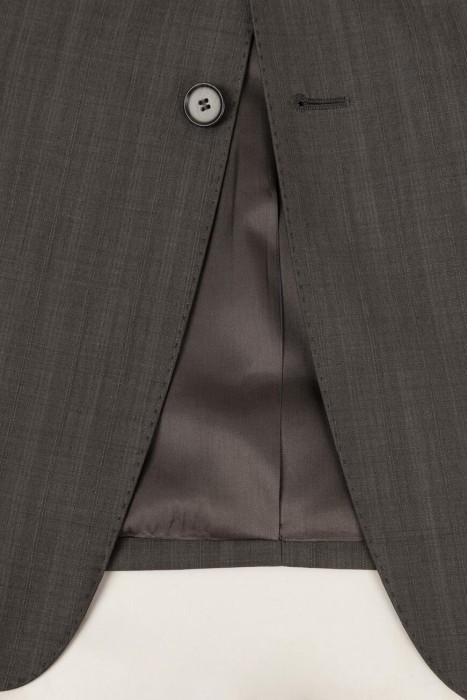 костюм  из шерсти спереди