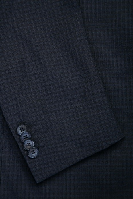 костюм  из шерсти спереди