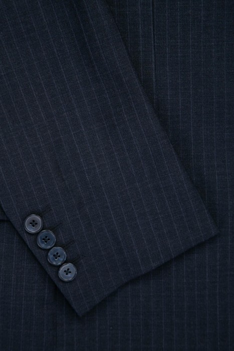 костюм  из шерсти спереди