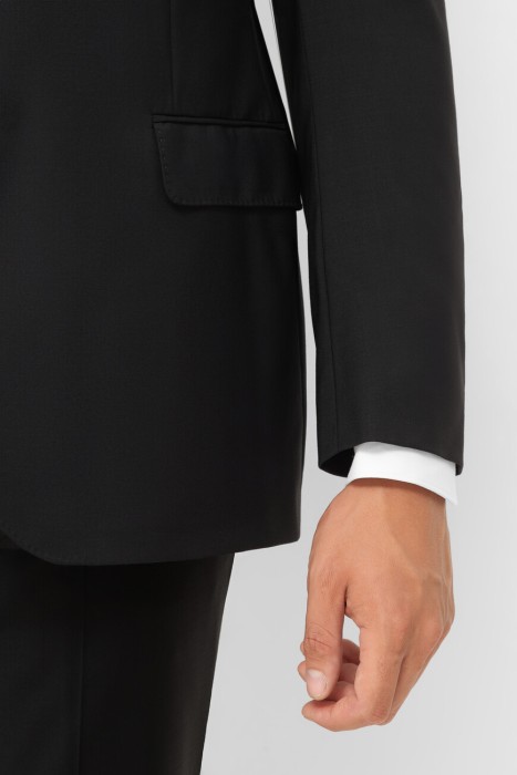 Товар черного цвета с внутренней стороны