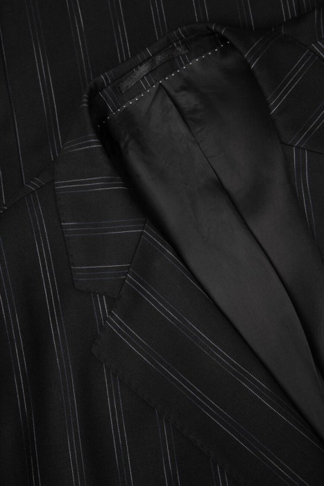 костюм  из шерсти спереди