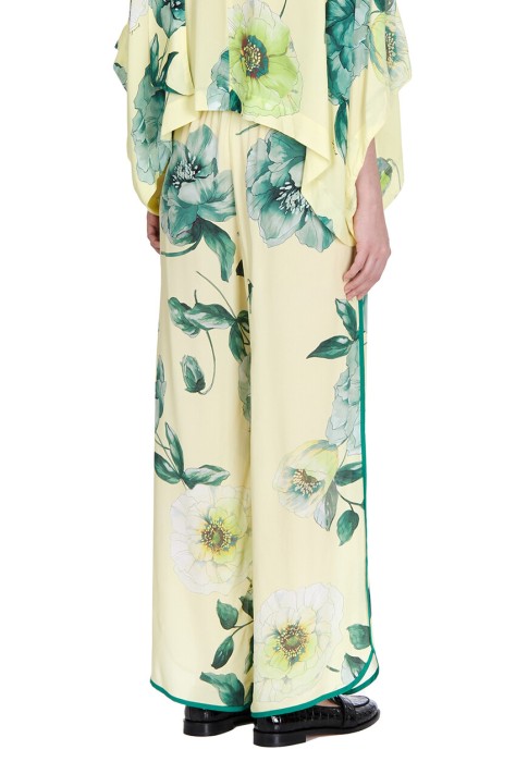 костюм  универсального стиля с лицевой стороны