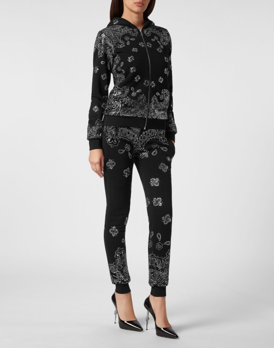 костюм  по цене 129200 руб вид справа