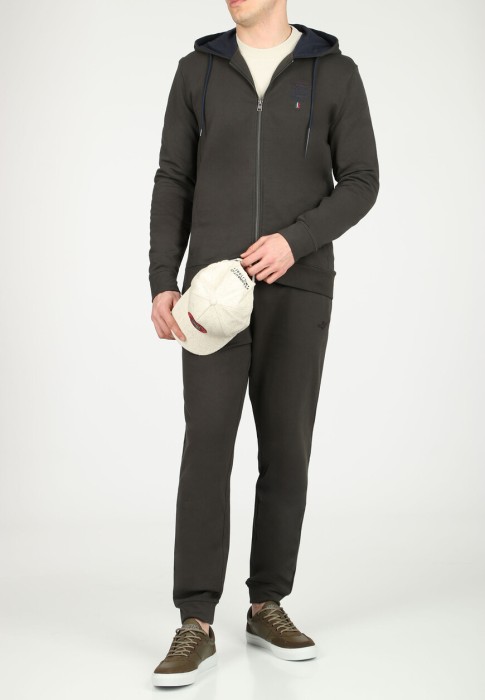 костюм  из италии вид сбоку