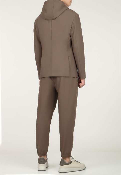 Товар коричневого цвета с внутренней стороны