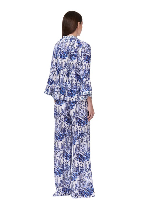 Товар голубого цвета с внутренней стороны