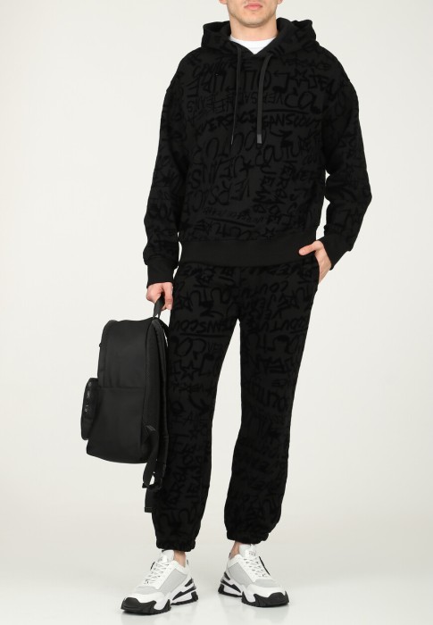 Товар черного цвета с внутренней стороны