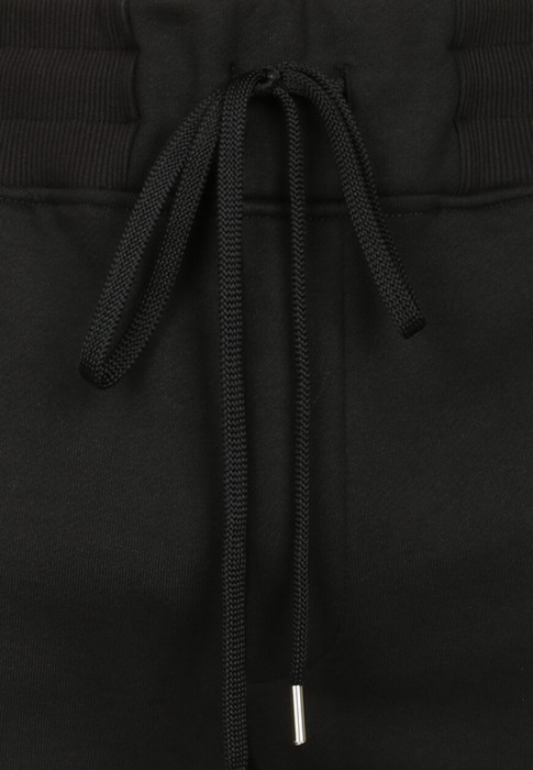 Товар черного цвета с внутренней стороны