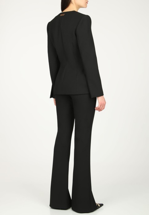 Товар черного цвета с внутренней стороны