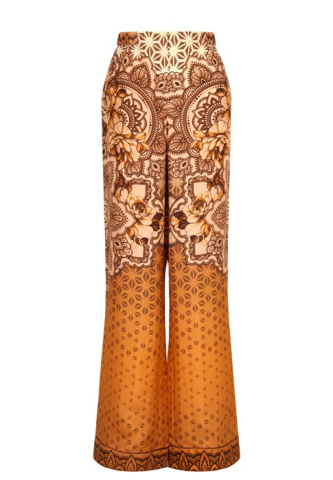 костюм  по цене 315900 руб вид справа