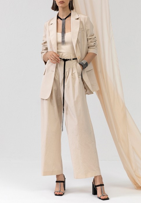 костюм  по цене 152900 руб вид справа