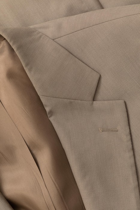 Товар коричневого цвета с внутренней стороны