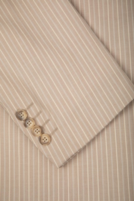 Товар бежевого цвета с внутренней стороны