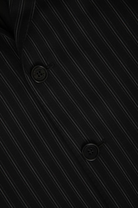 Товар черного цвета с внутренней стороны