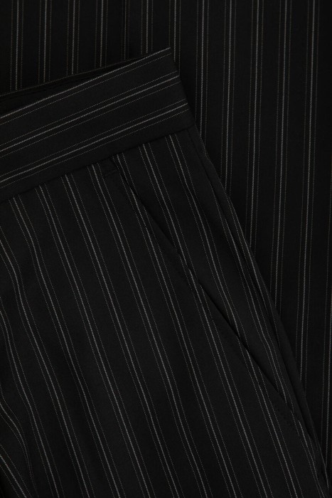 костюм  из шерсти спереди