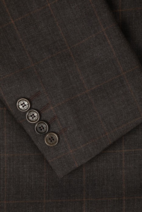 Товар коричневого цвета с внутренней стороны