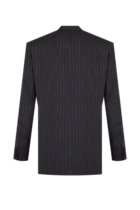 костюм  по цене 40000 руб вид справа