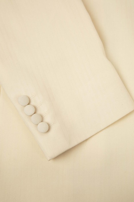 Товар бежевого цвета с внутренней стороны