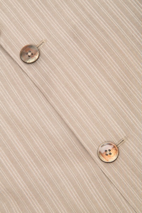 Товар бежевого цвета с внутренней стороны