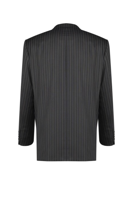 костюм  по цене 40000 руб вид справа