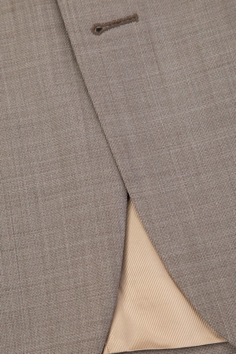 Товар бежевого цвета с внутренней стороны