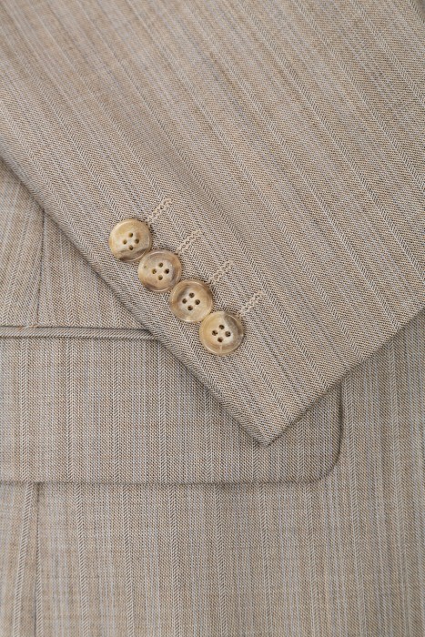 Товар бежевого цвета с внутренней стороны