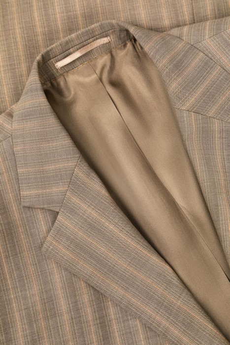 костюм  из шерсти спереди