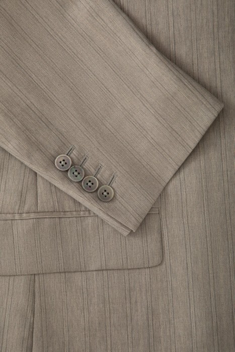 костюм  из шерсти спереди