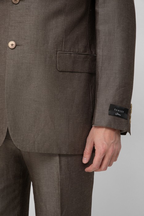 Товар коричневого цвета с внутренней стороны