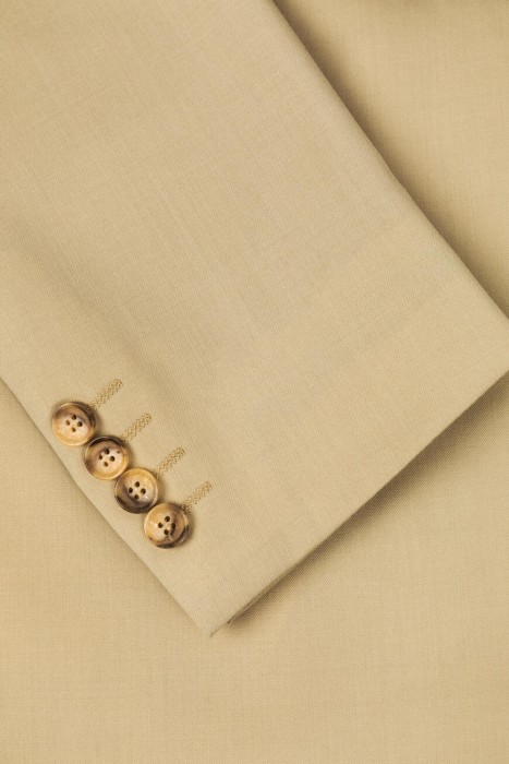 Товар бежевого цвета с внутренней стороны