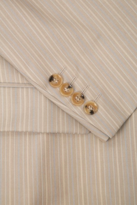 костюм  из шерсти спереди