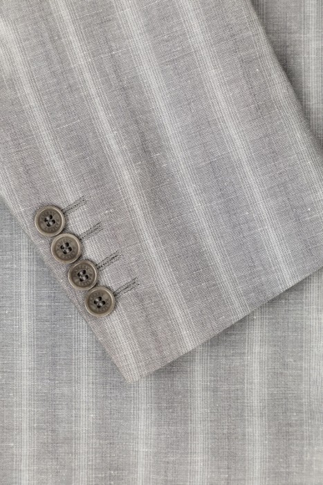 Товар серого цвета с внутренней стороны