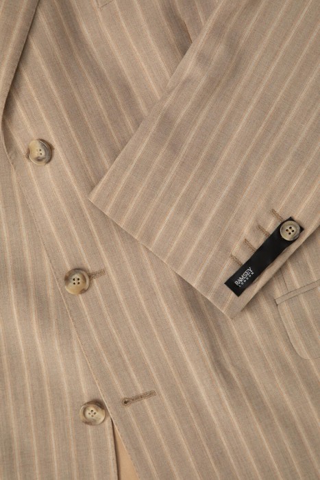 Товар бежевого цвета с внутренней стороны