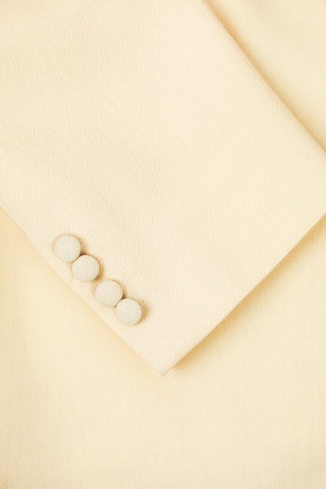 Товар бежевого цвета с внутренней стороны