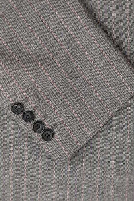 костюм  из шерсти спереди