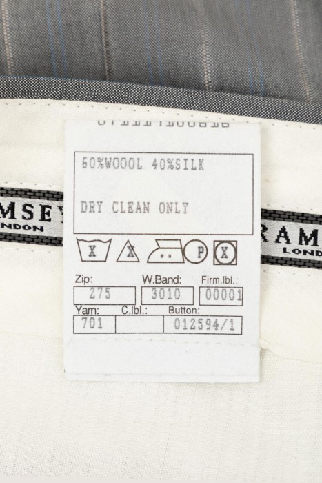 костюм  вид слева