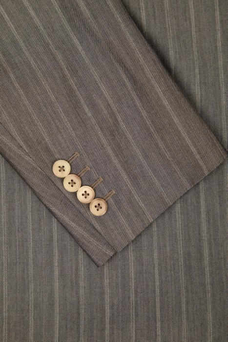 Товар серого цвета с внутренней стороны