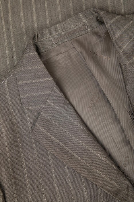 костюм  из шерсти спереди