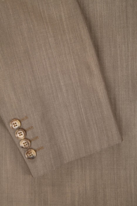 Товар коричневого цвета с внутренней стороны